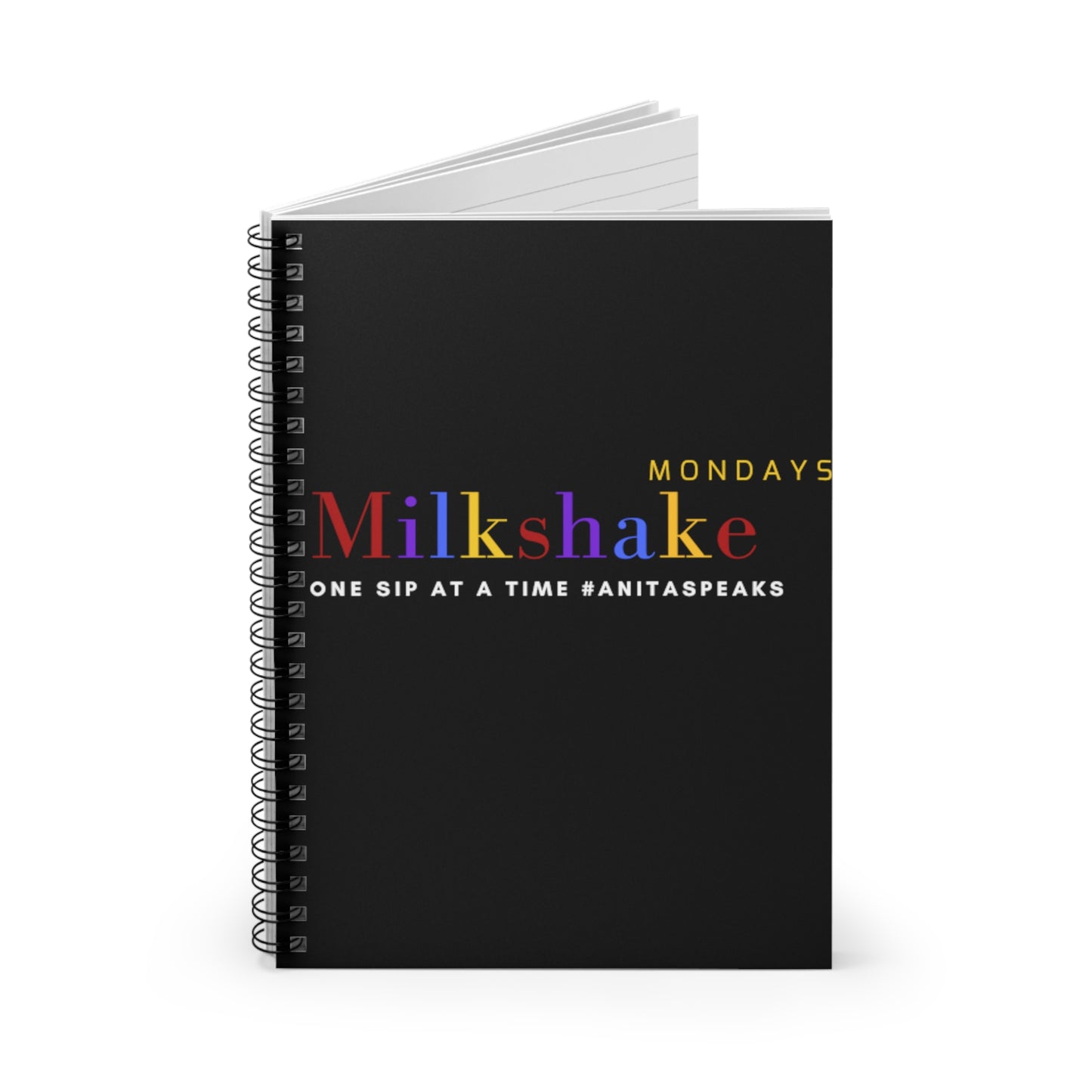 Cuaderno espiral con líneas rectas listo para preparar batidos